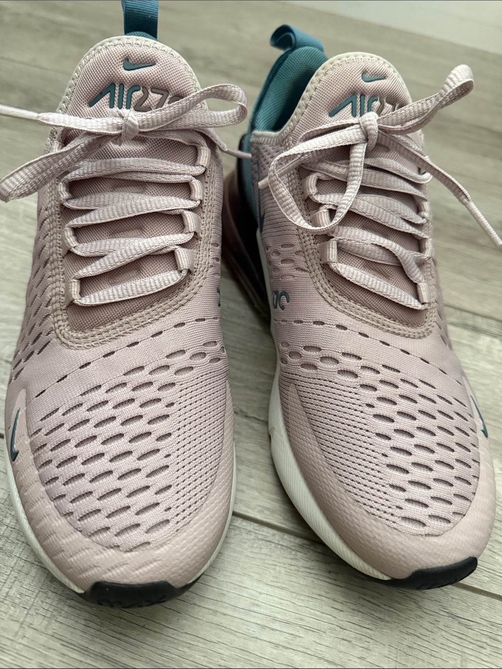 Nike Women's Air Max 270 React - Light purple with Teal Accents